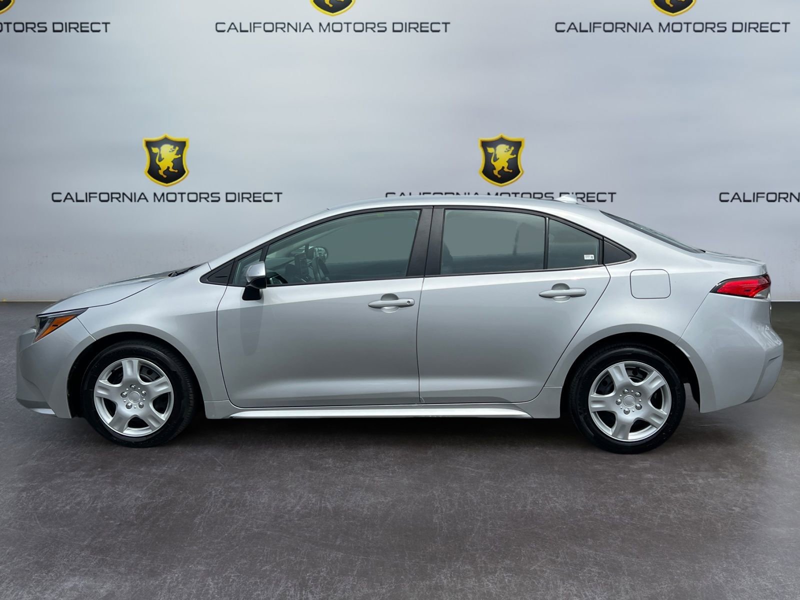 Used 2025 Toyota Corolla LE FWD image 2