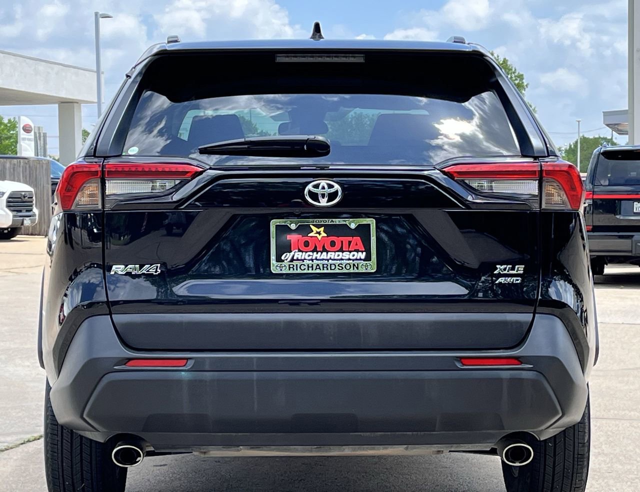 Used 2025 Toyota RAV4 XLE AWD/4WD image 5