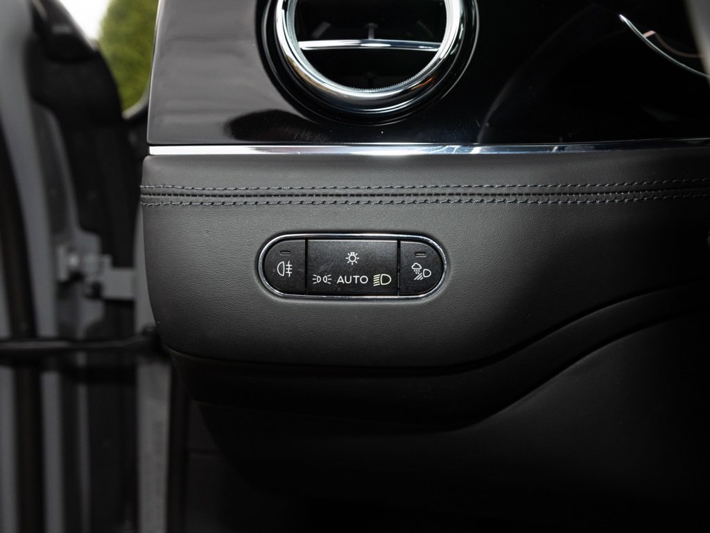 Used 2024 Bentley Bentayga Extended Wheelbase AWD/4WD image 33