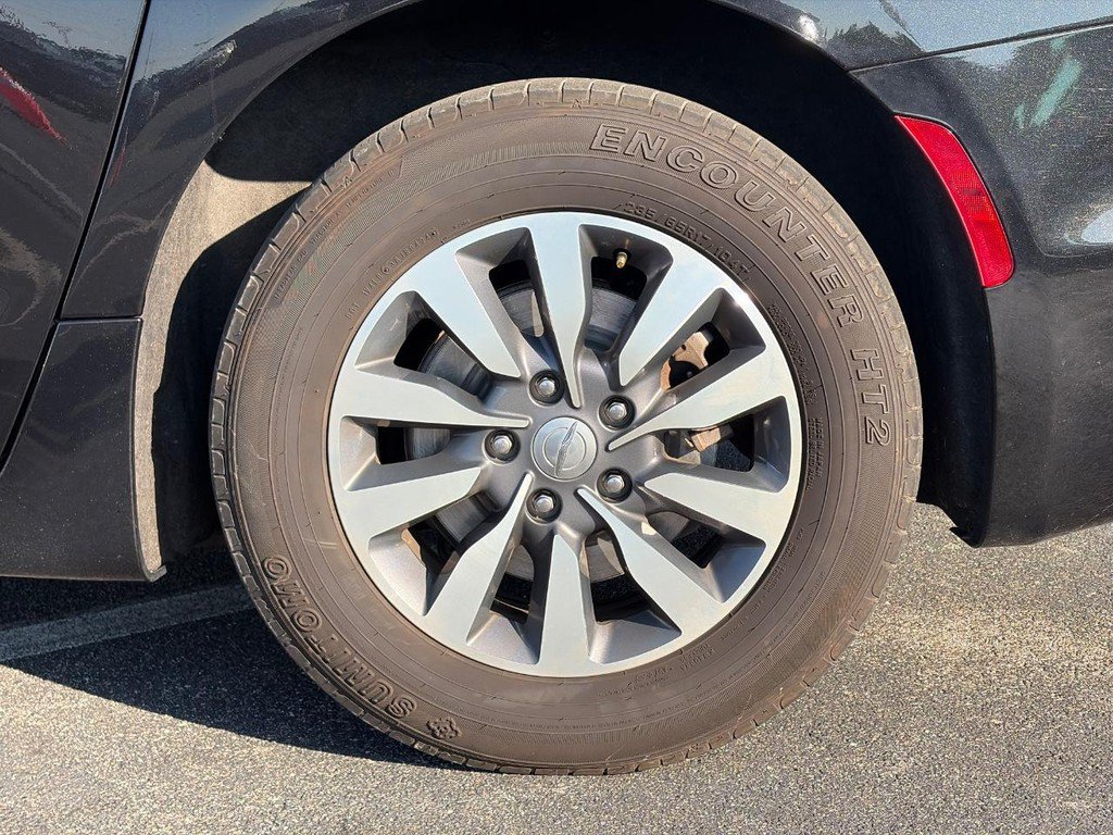 Used 2020 Chrysler Pacifica Touring-L Plus FWD image 9