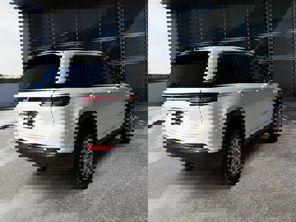 New 2025 Jeep Grand Cherokee Laredo X image 7