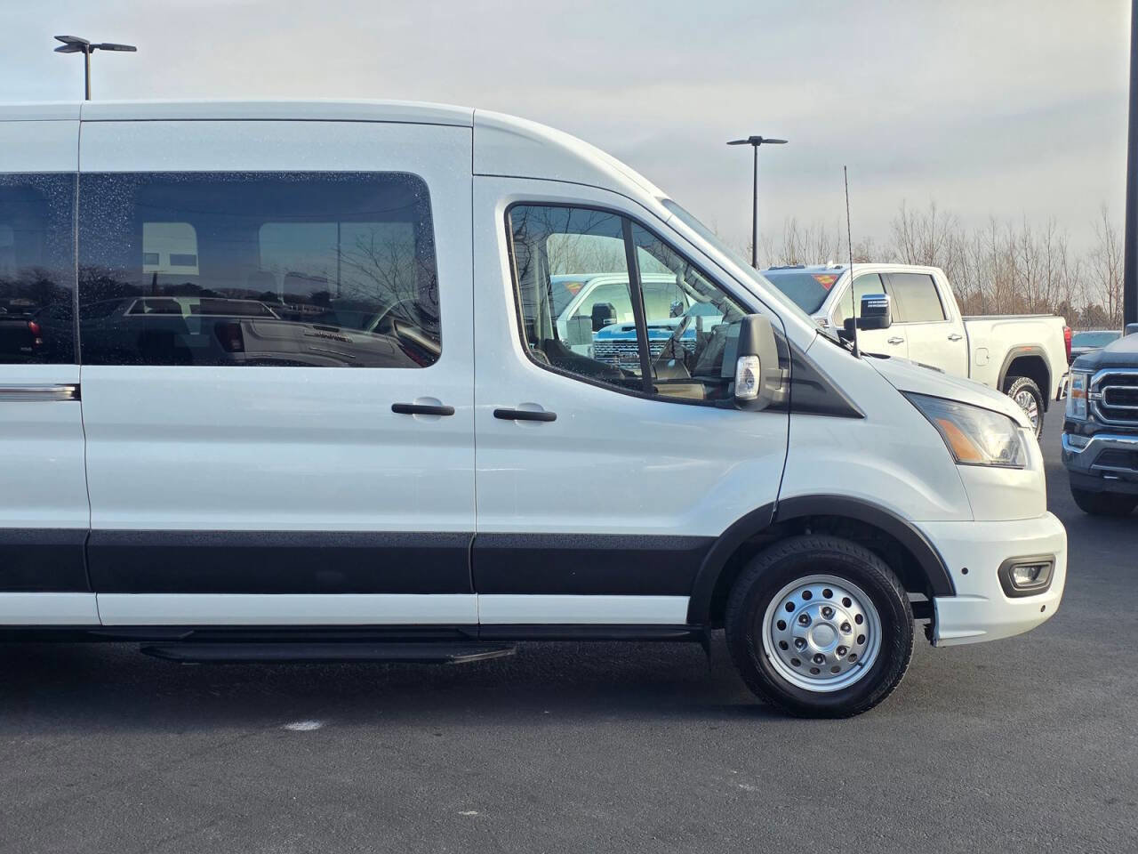 Used 2024 Ford Transit 350 XLT image 4