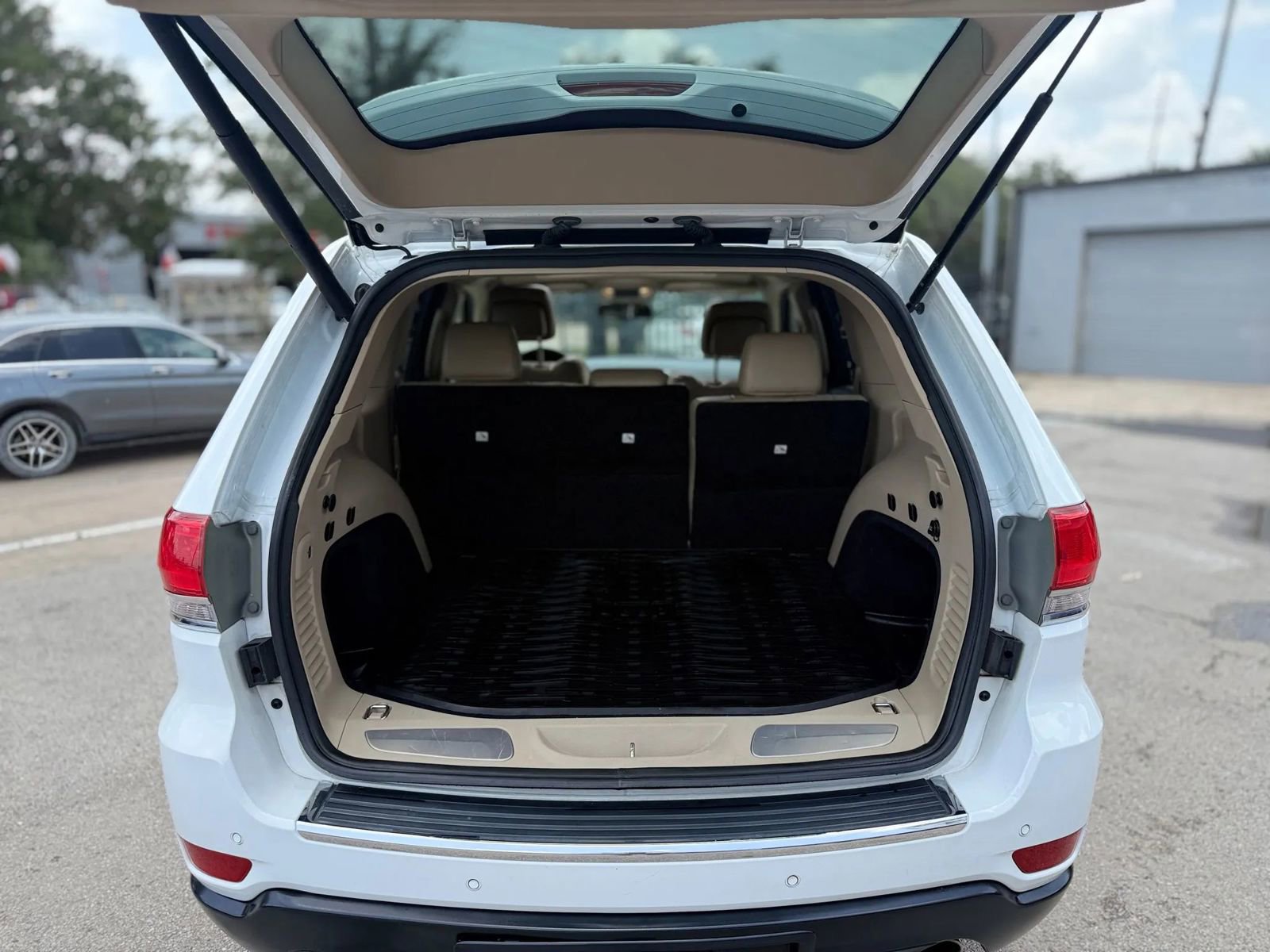Used 2016 Jeep Grand Cherokee Limited w/ Trailer Tow Group IV RWD image 30