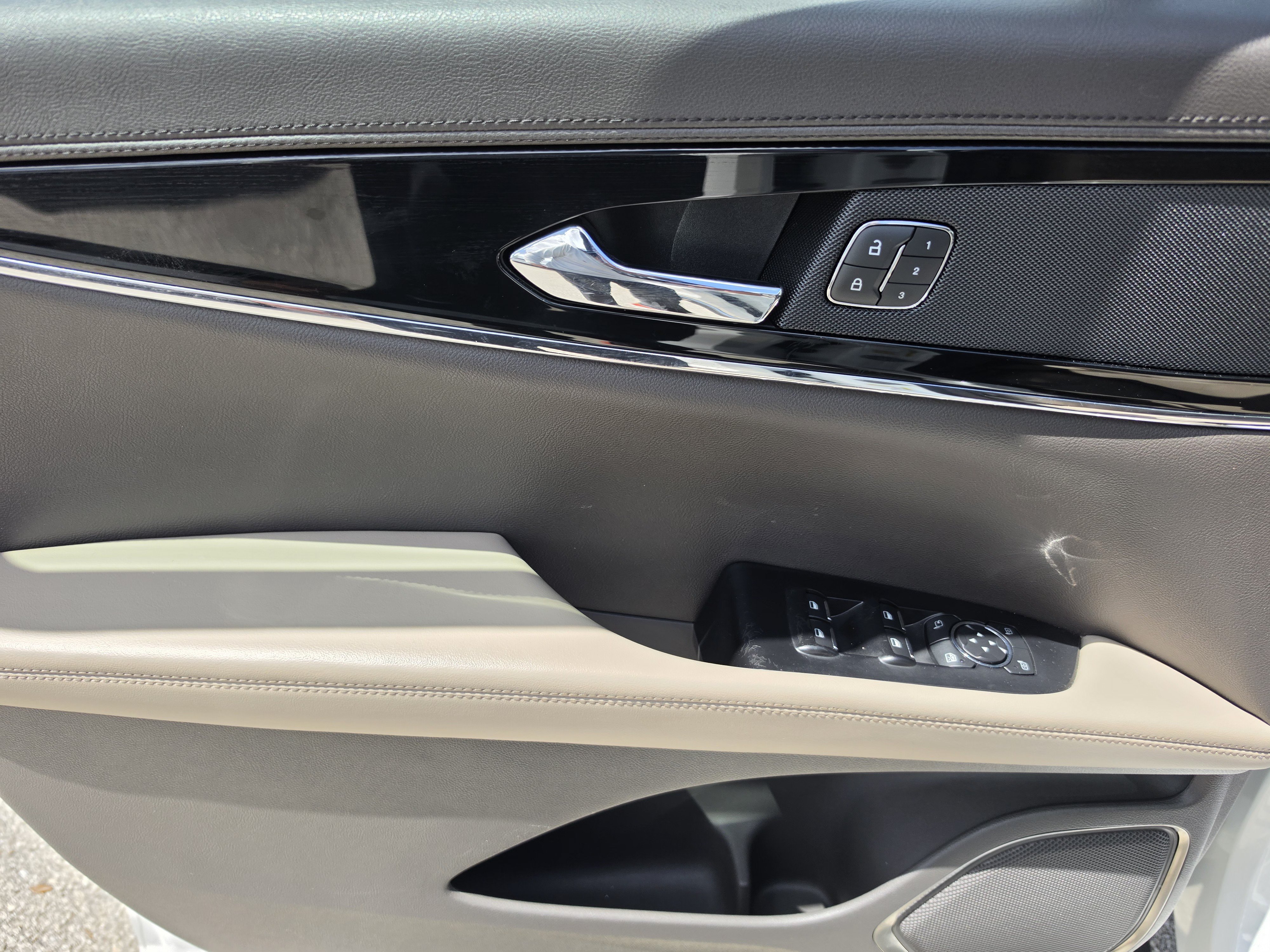 Used 2024 Lincoln Corsair FWD image 13