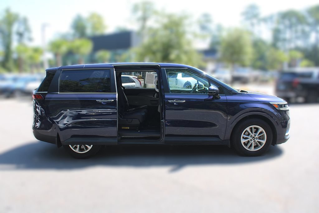 Certified 2024 Kia Carnival LX FWD image 17