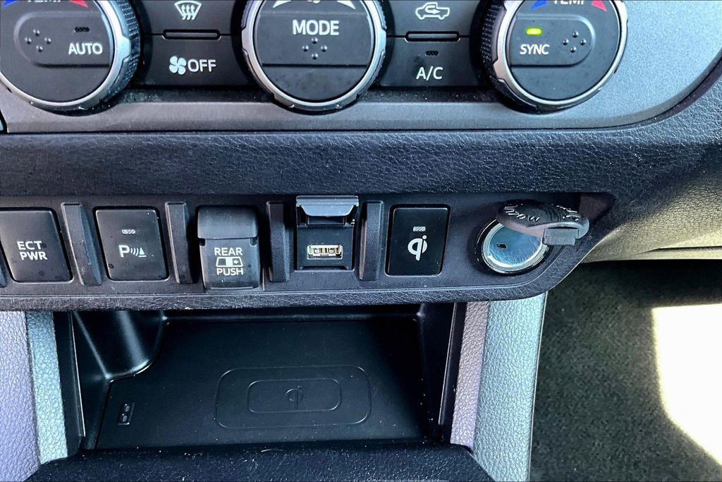 Used 2022 Toyota Tacoma TRD Off-Road w/ Technology Package image 18