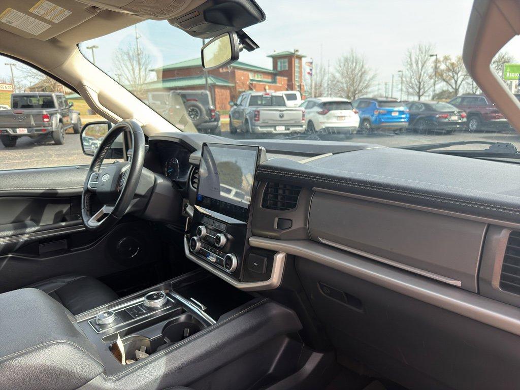 Used 2024 Ford Expedition Max XLT image 13