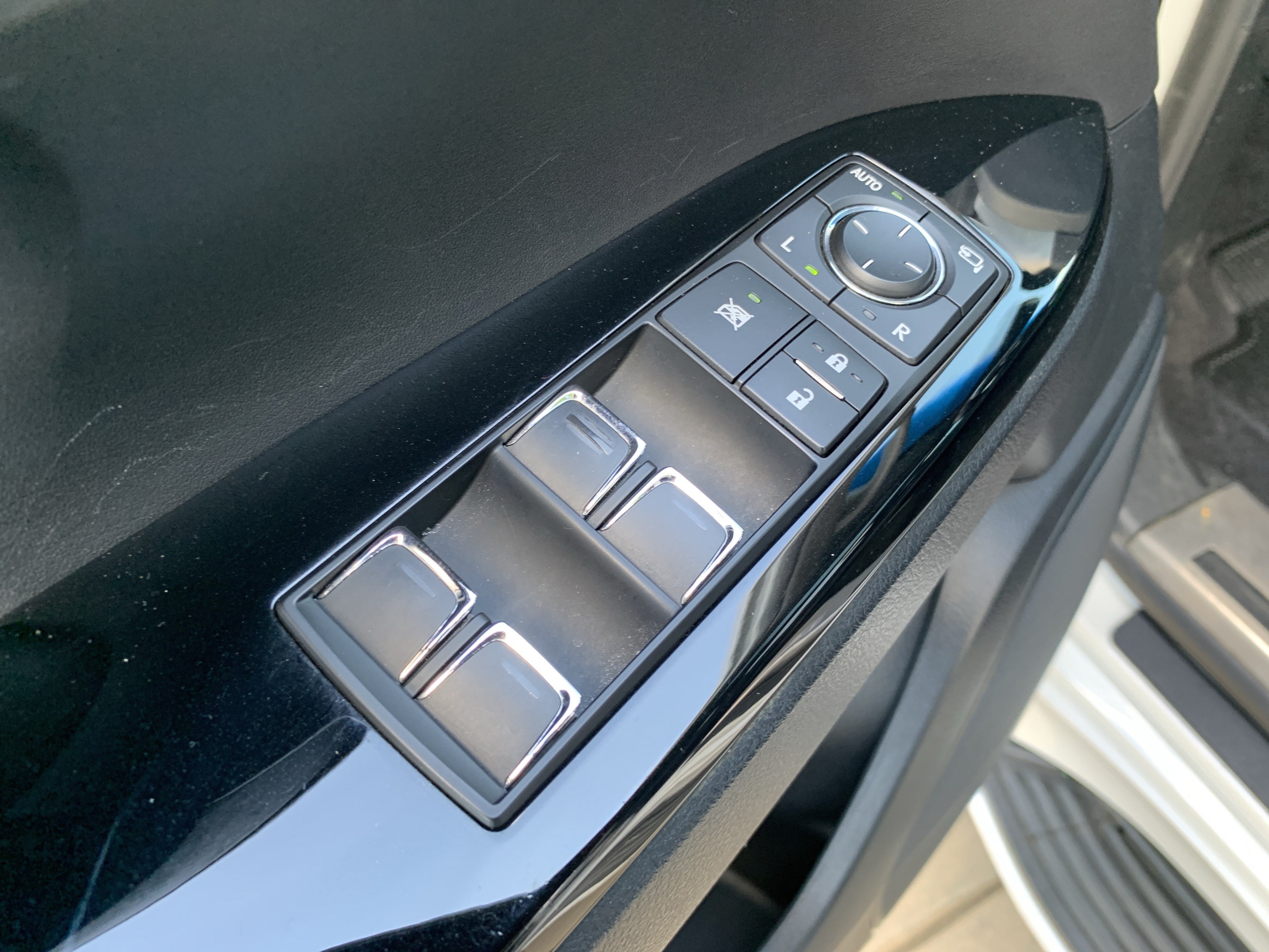 Used 2019 Lexus LX 570 4WD w/ Luxury Package image 15