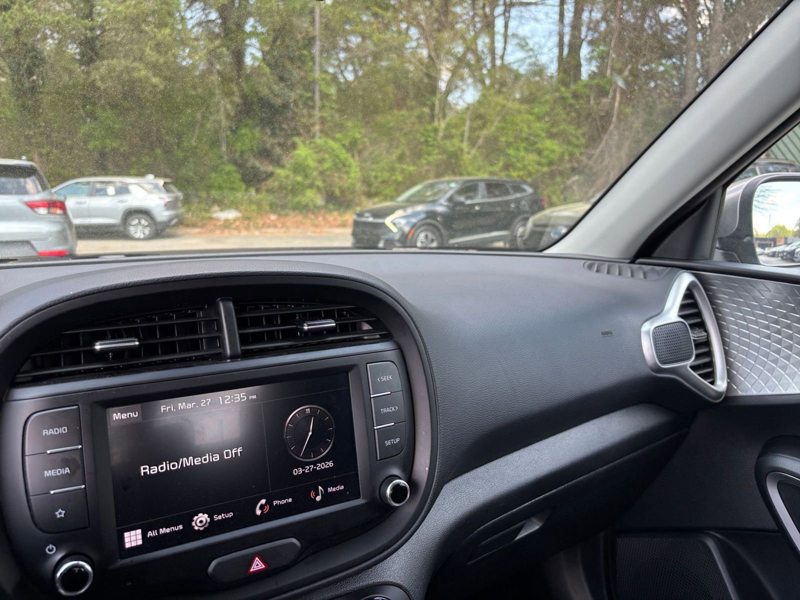 Used 2025 Kia Soul LX w/ LX Technology Package FWD image 35