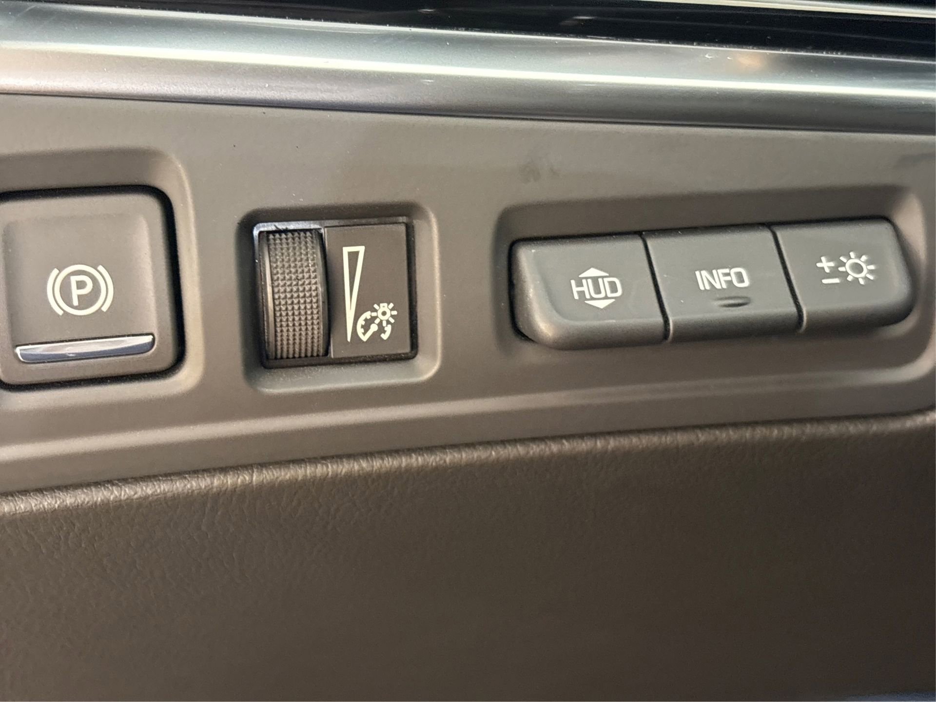 New 2025 Cadillac XT6 Premium Luxury w/ Technology Package FWD image 17