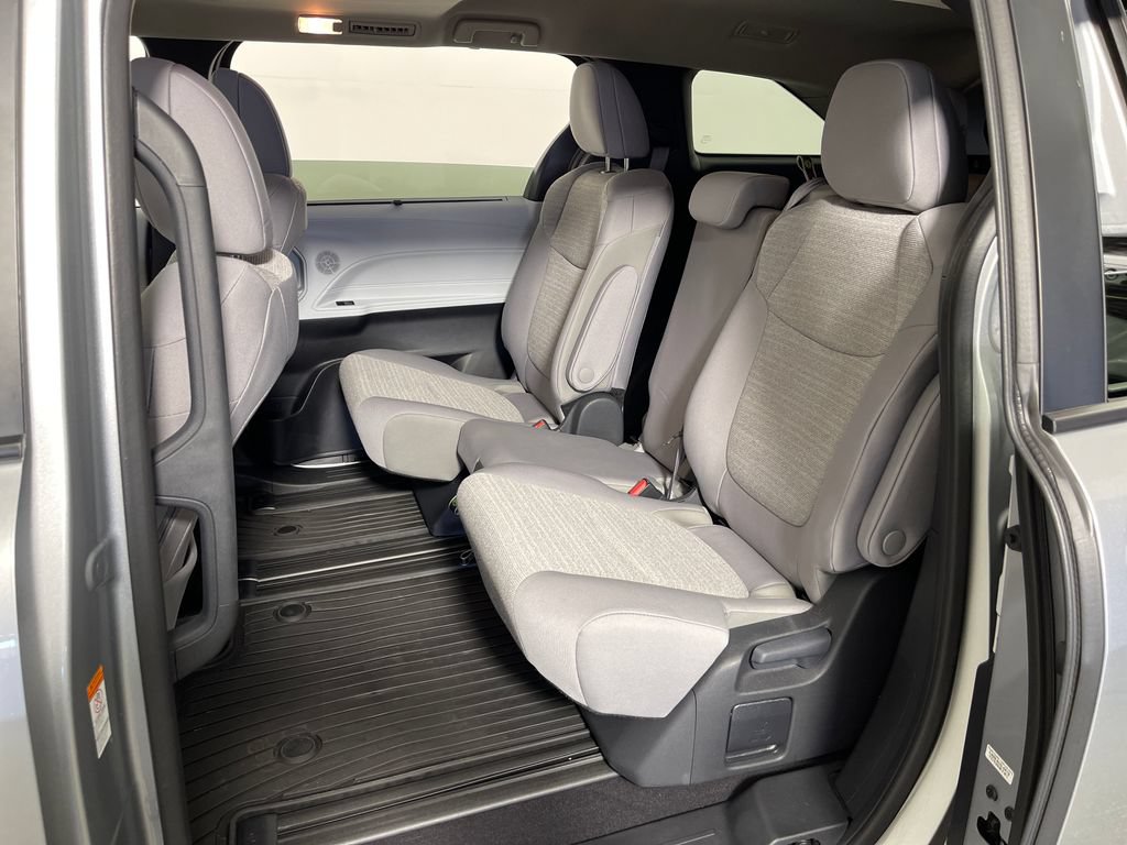 Used 2025 Toyota Sienna LE w/ LE Plus Package FWD image 13