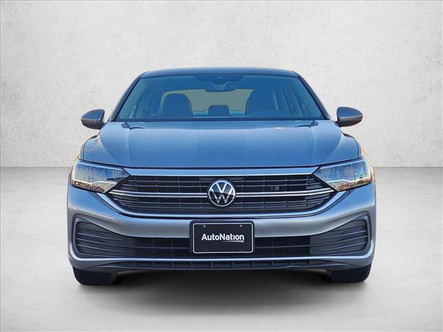 Used 2024 Volkswagen Jetta SE image 2