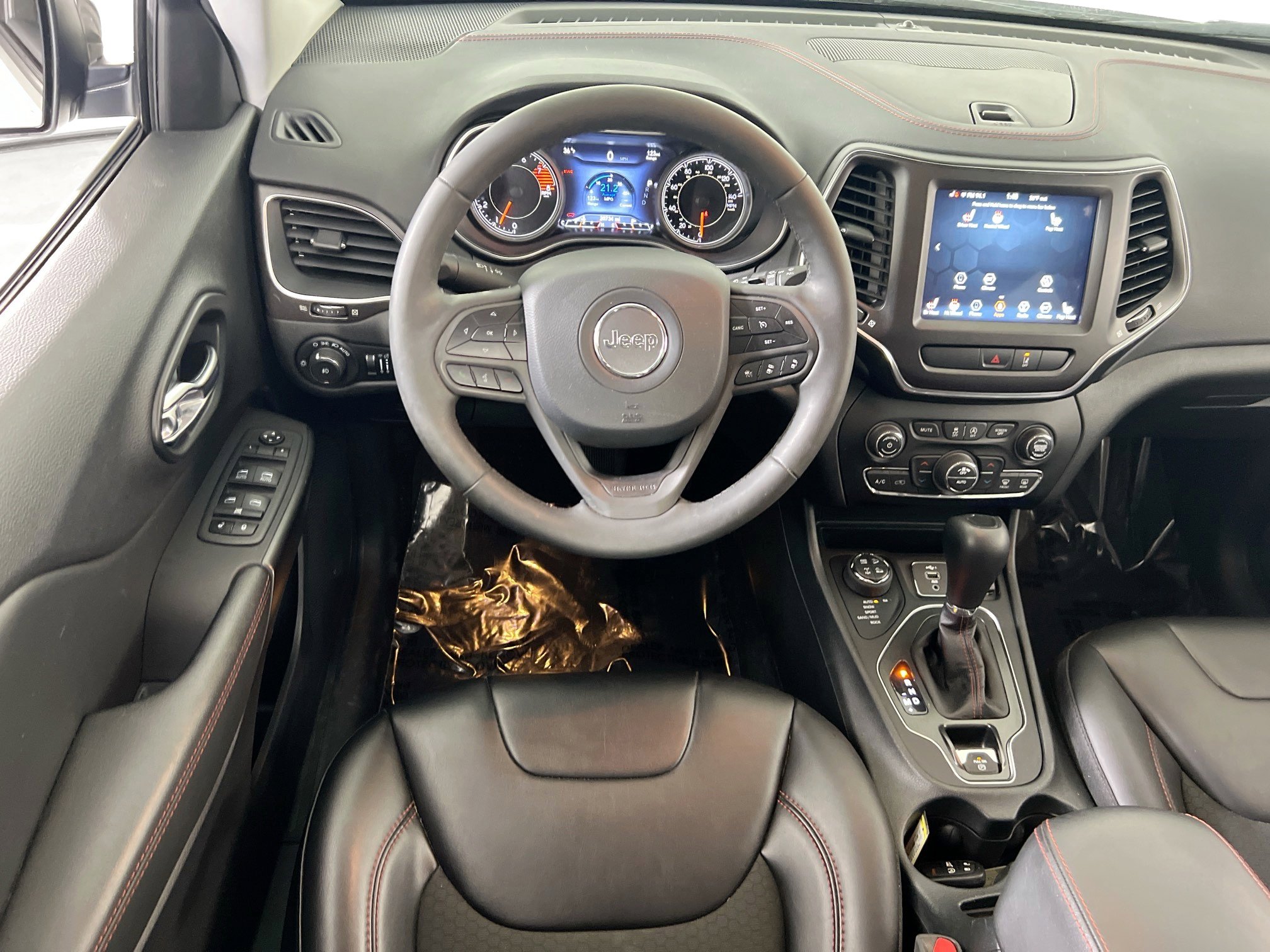 Used 2022 Jeep Cherokee Trailhawk w/ Technology Group B image 21