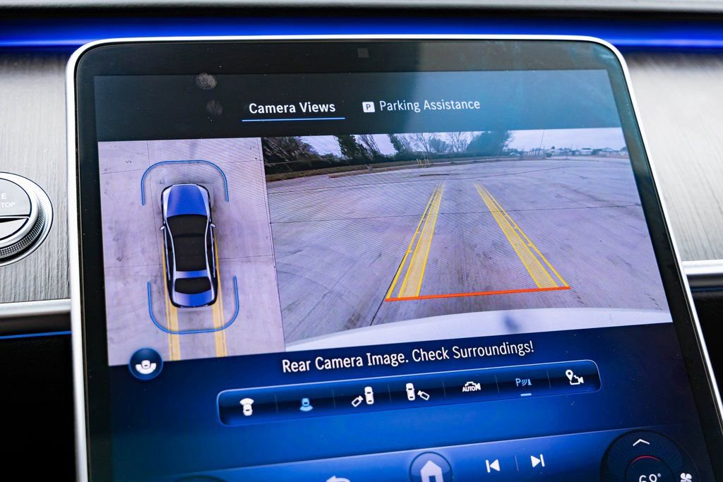 Used 2022 Mercedes-Benz S 580 4MATIC Sedan w/ AMG Line Package image 11