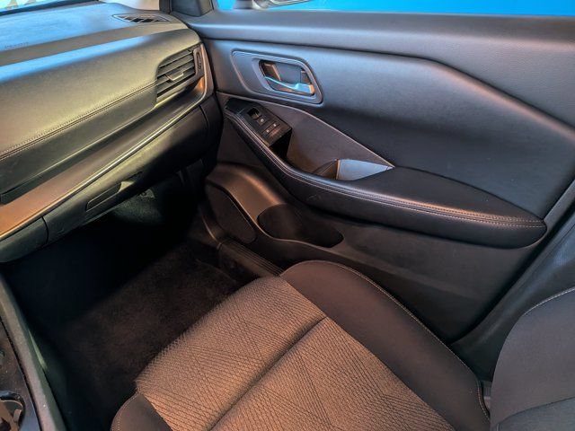 Used 2024 Nissan Rogue SV FWD image 16