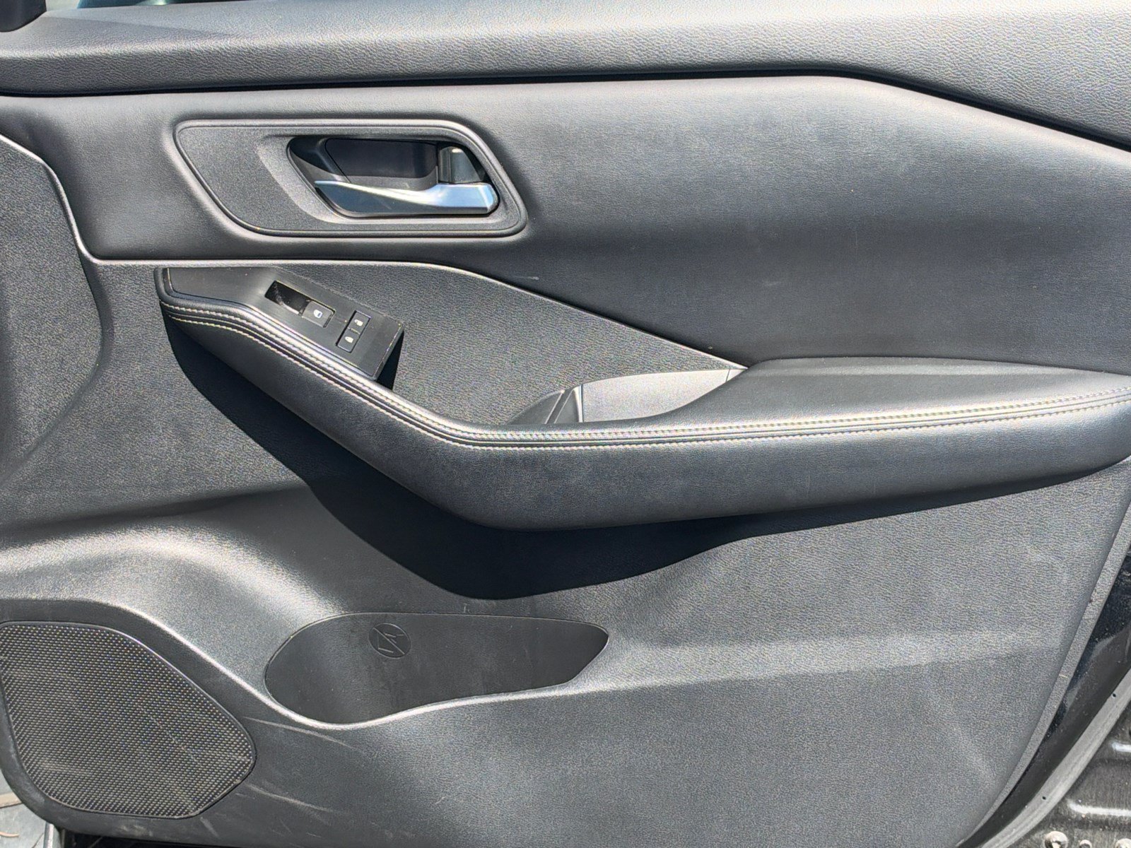 Used 2024 Nissan Rogue SV AWD/4WD image 14