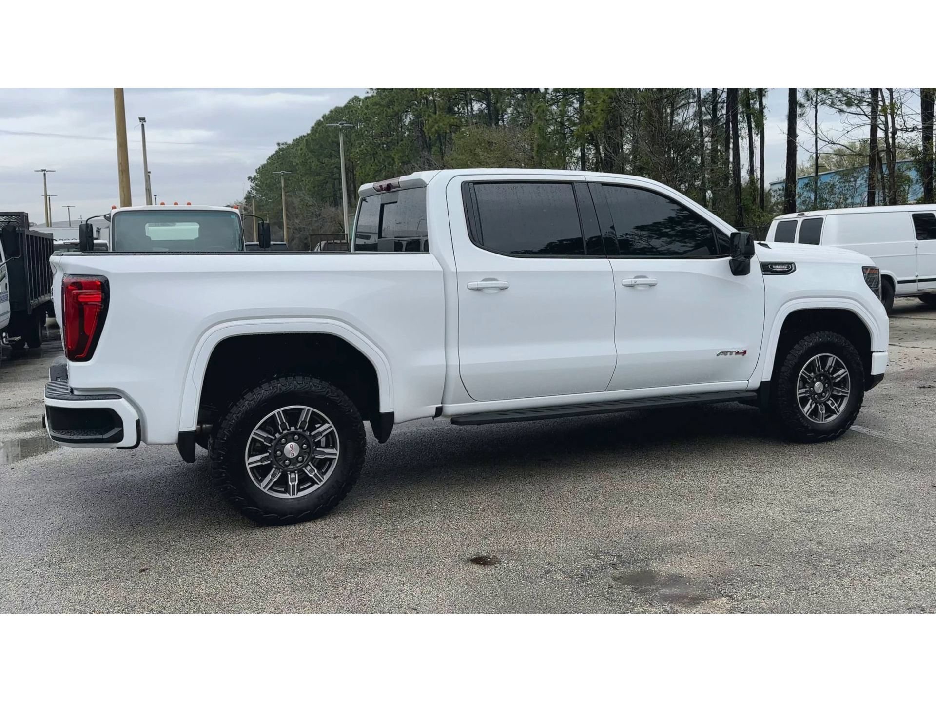 Certified 2024 GMC Sierra 1500 AT4 w/ Technology Package AWD/4WD image 9