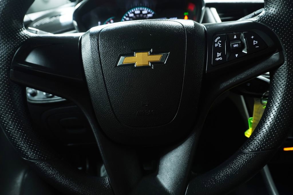 Used 2020 Chevrolet Trax LS image 17