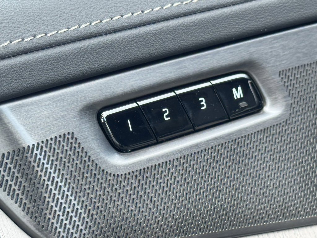 New 2026 Volvo XC90 B6 Ultra image 16