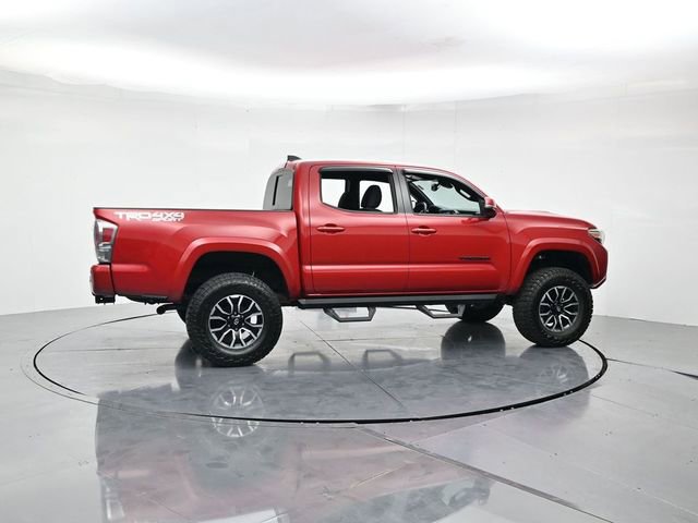 Used 2022 Toyota Tacoma TRD Sport w/ Technology Package image 2