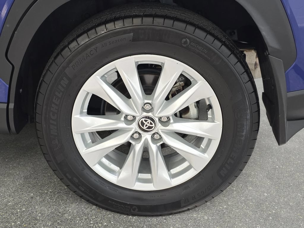 Used 2022 Toyota Corolla Cross LE AWD/4WD image 31