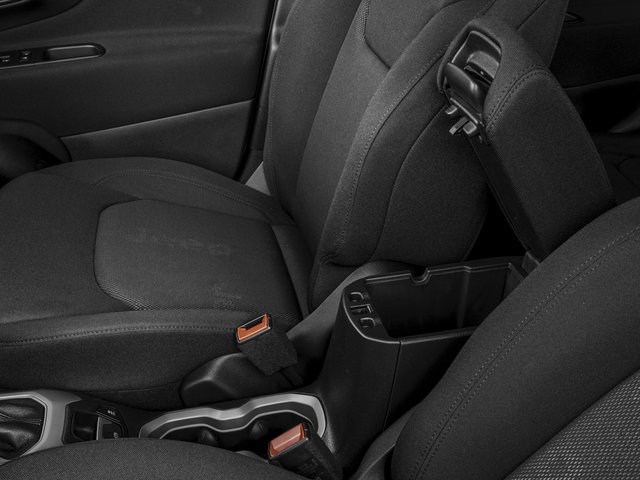 Used 2016 Jeep Renegade Latitude AWD/4WD image 17