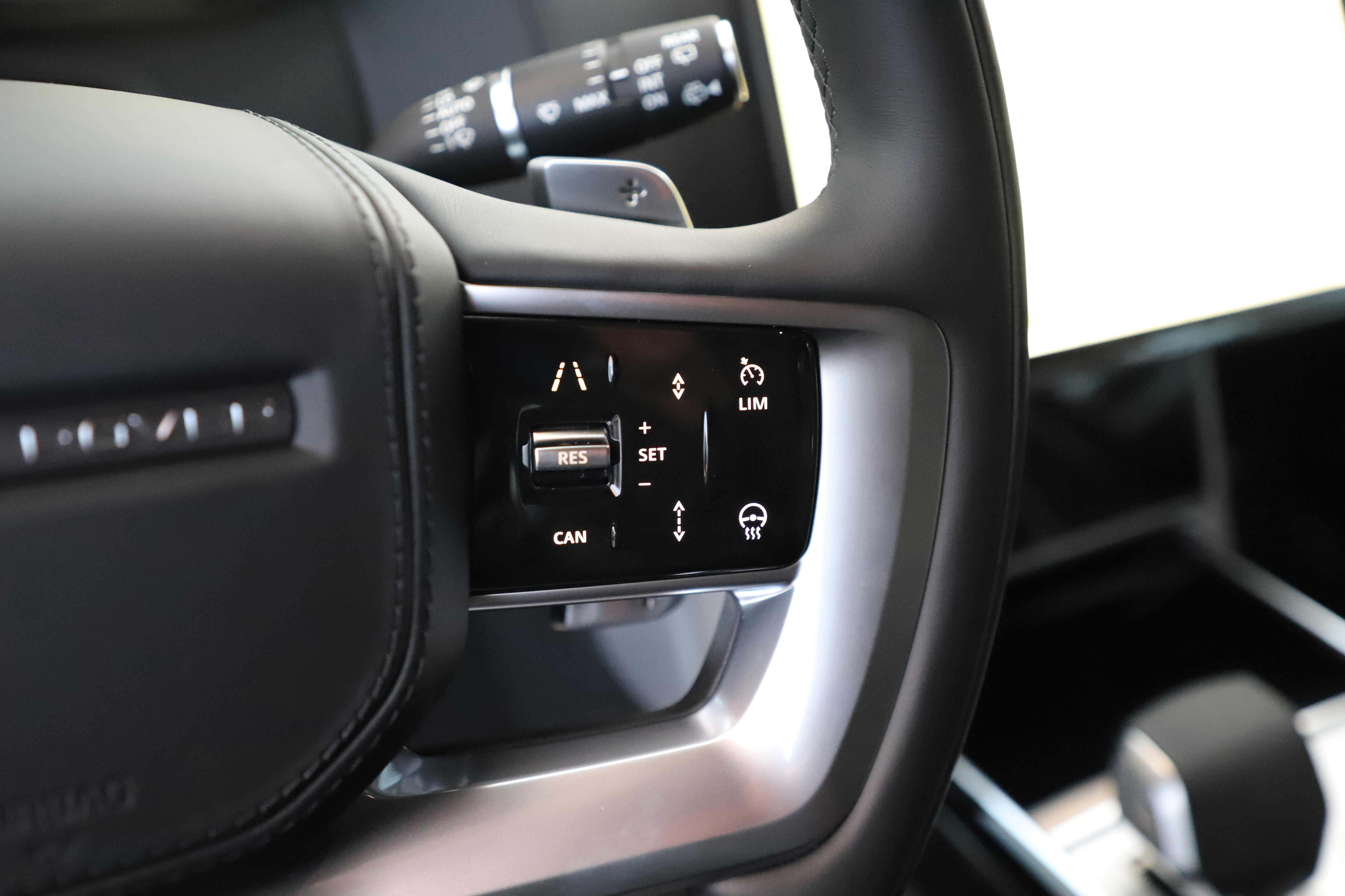 New 2026 Land Rover Range Rover Long Wheelbase SE image 24