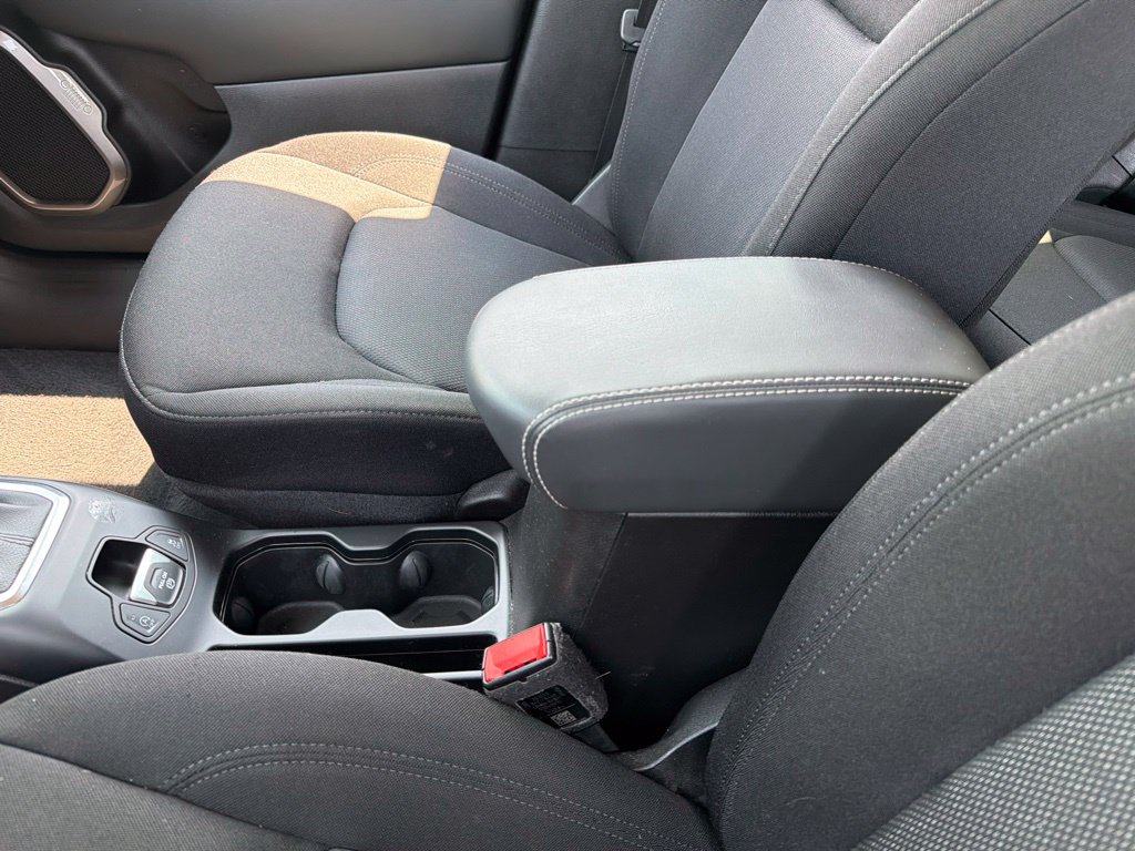 Used 2023 Jeep Renegade Latitude AWD/4WD image 13