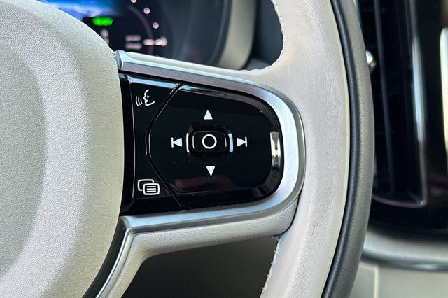 Certified 2025 Volvo XC60 T8 Plus w/ Protection Package Premier AWD/4WD image 19