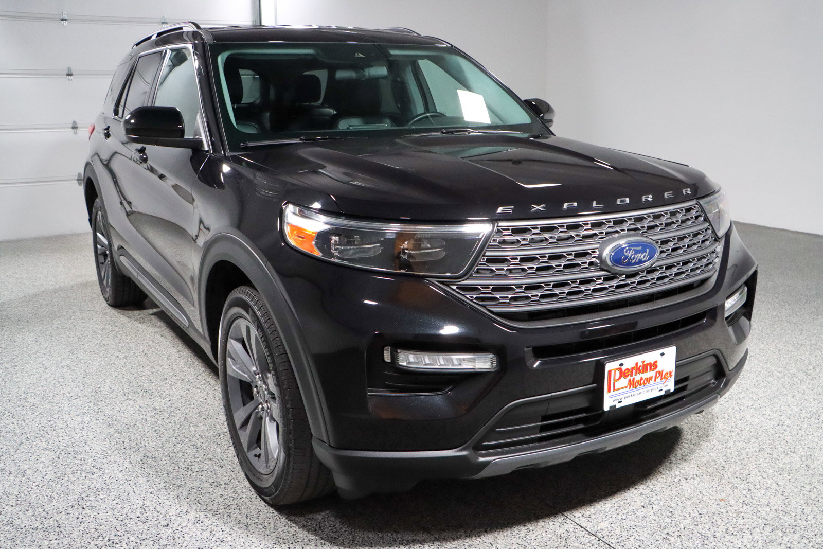 Used 2023 Ford Explorer XLT w/ Equipment Group 202A image 5