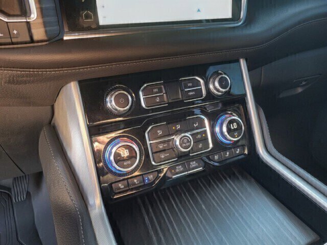 Used 2024 GMC Yukon Denali w/ Advanced Technology Package RWD image 23