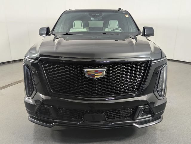 Used 2025 Cadillac Escalade ESV V AWD/4WD image 3