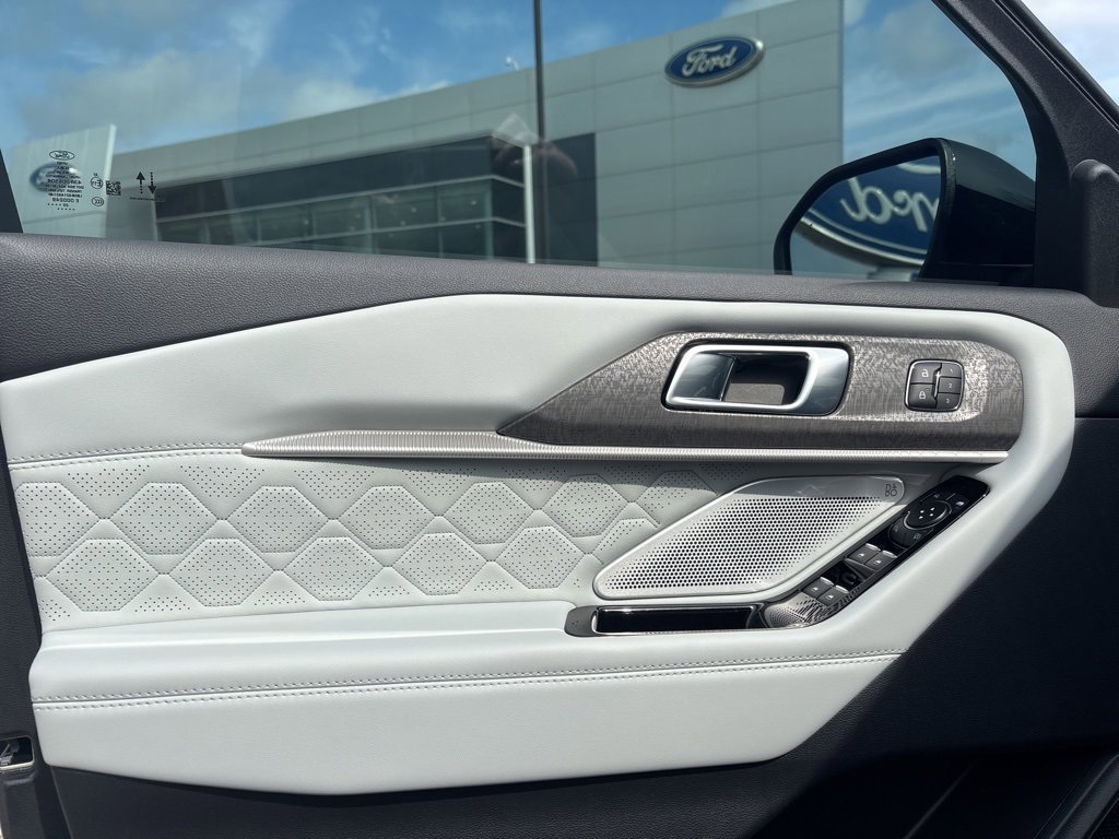 New 2025 Ford Explorer Platinum w/ Ultimate Package image 16