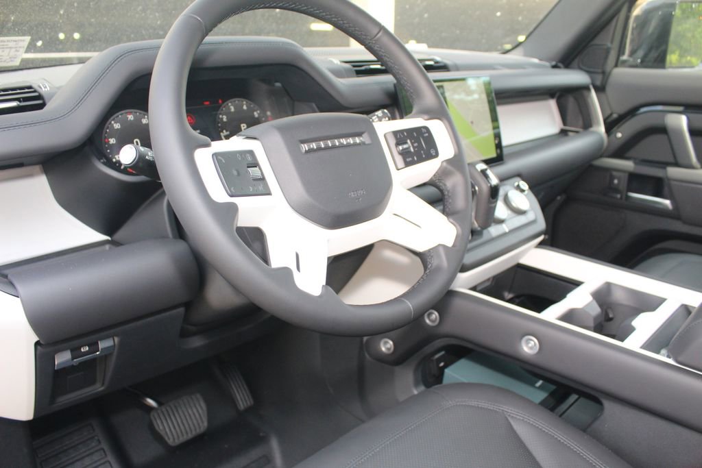 New 2025 Land Rover Defender 130 X-Dynamic SE image 13