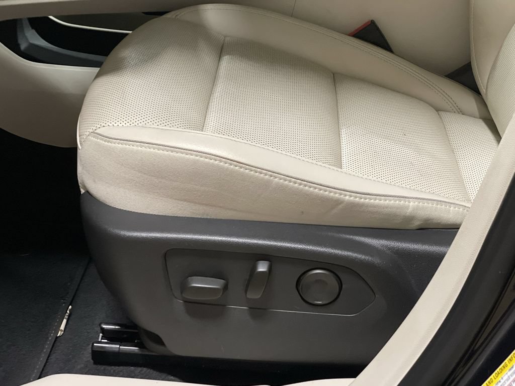 Used 2021 Buick Envision Essence w/ Technology Package I FWD image 14