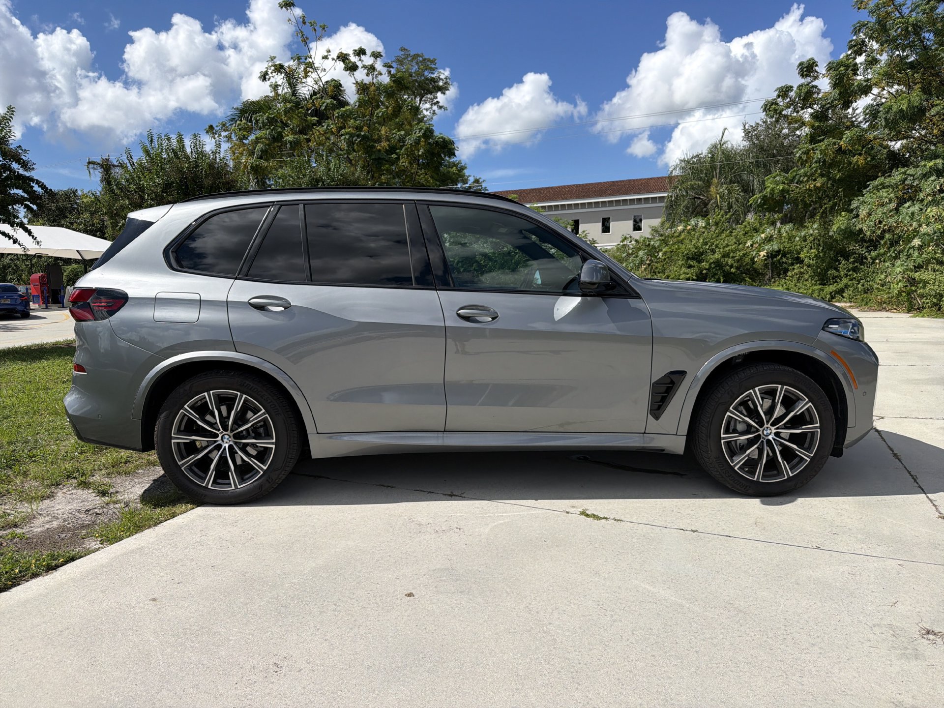 Used 2025 BMW X5 xDrive40i AWD/4WD image 3
