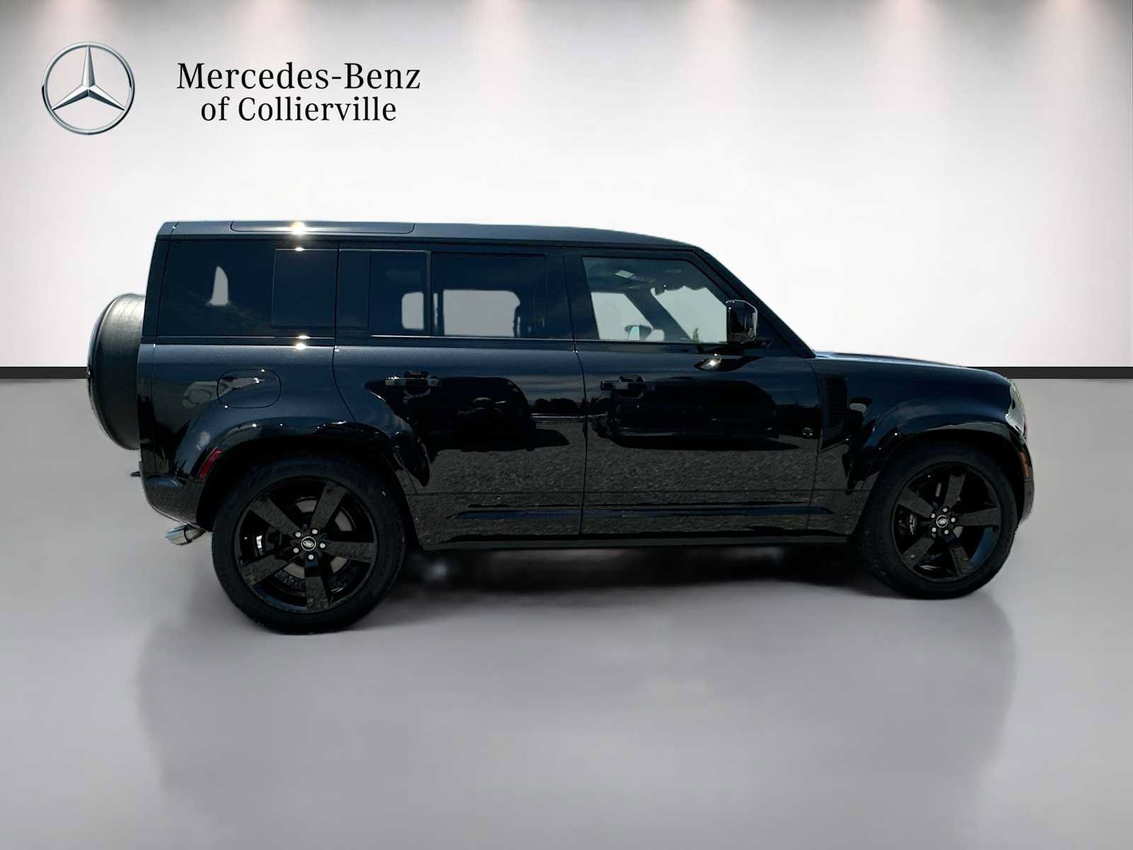 Used 2025 Land Rover Defender 110 V8 AWD/4WD image 4