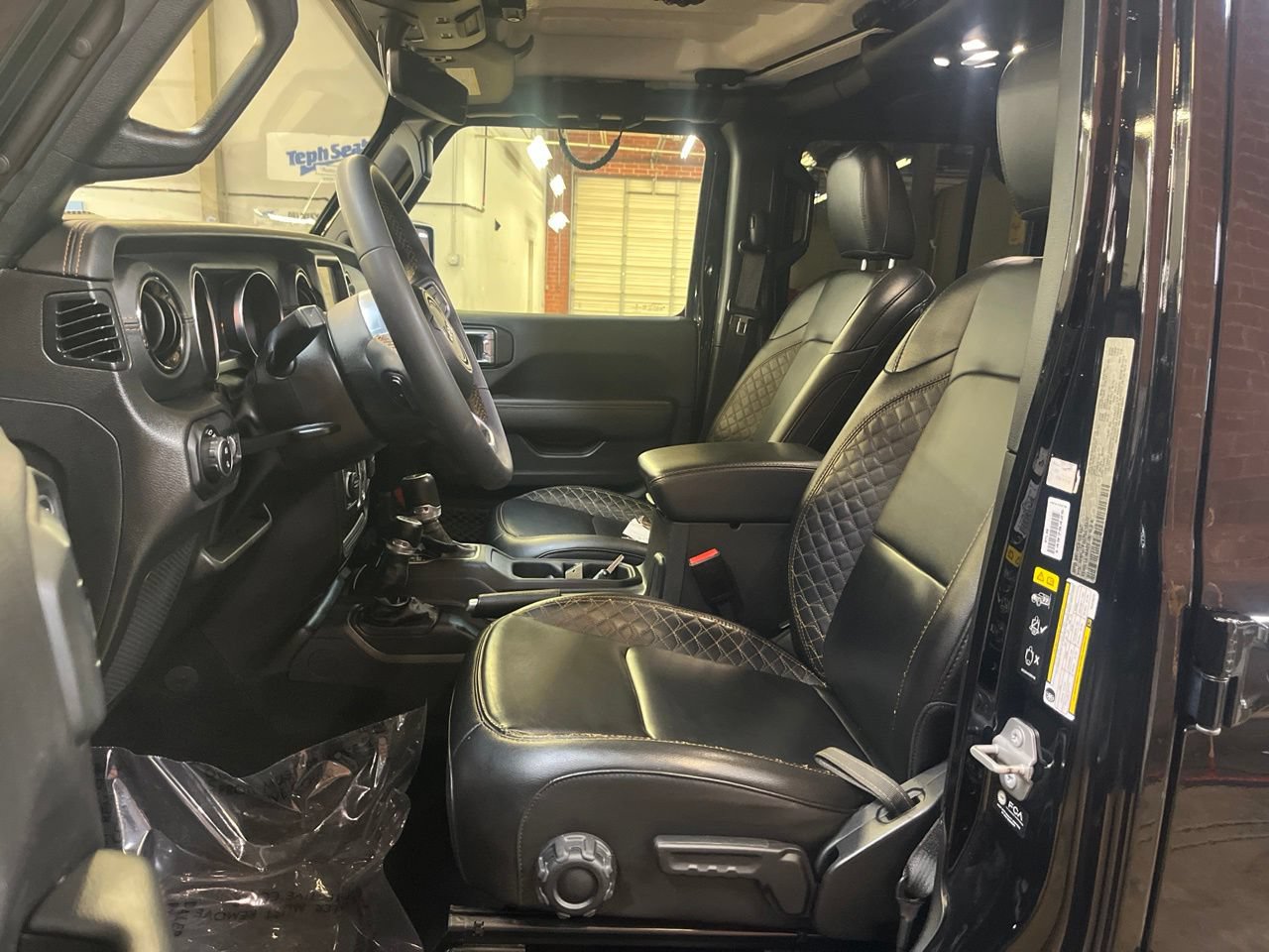 Used 2023 Jeep Gladiator Overland AWD/4WD image 16