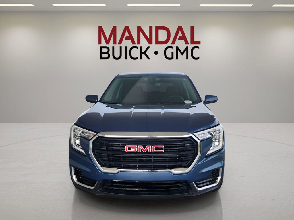 Used 2024 GMC Terrain SLE image 3