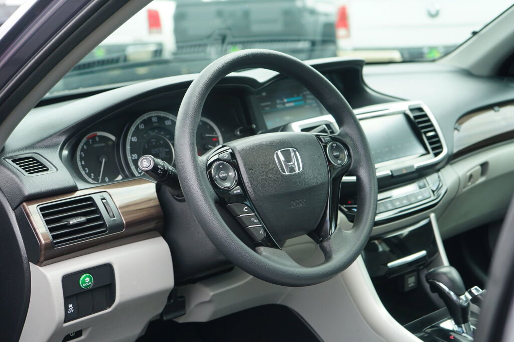 Used 2016 Honda Accord EX image 10