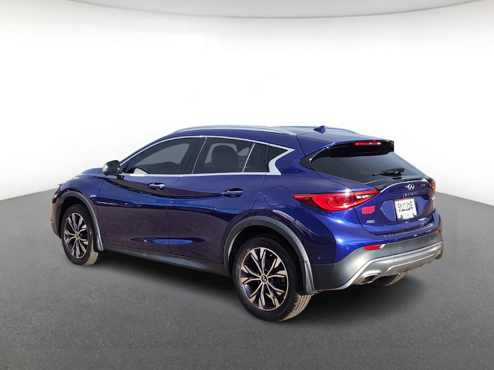 Used 2017 INFINITI QX30 Premium w/ Technology Package image 3