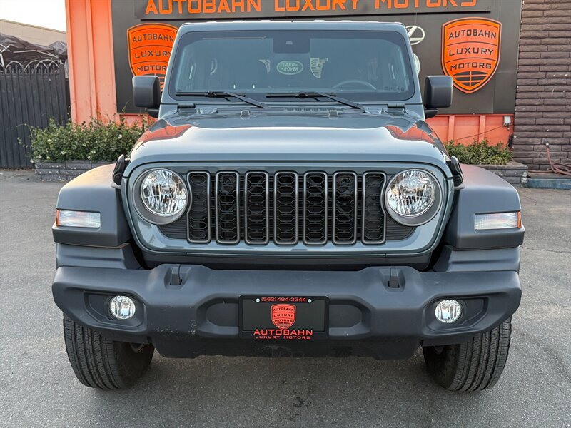 Used 2025 Jeep Wrangler Unlimited Sport AWD/4WD image 2