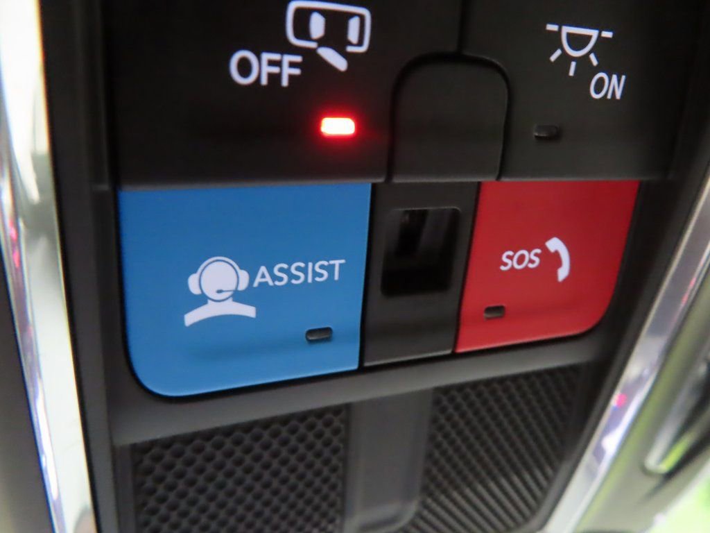 Certified 2024 Jeep Wagoneer L Series II w/ Flexible Seating Group image 13