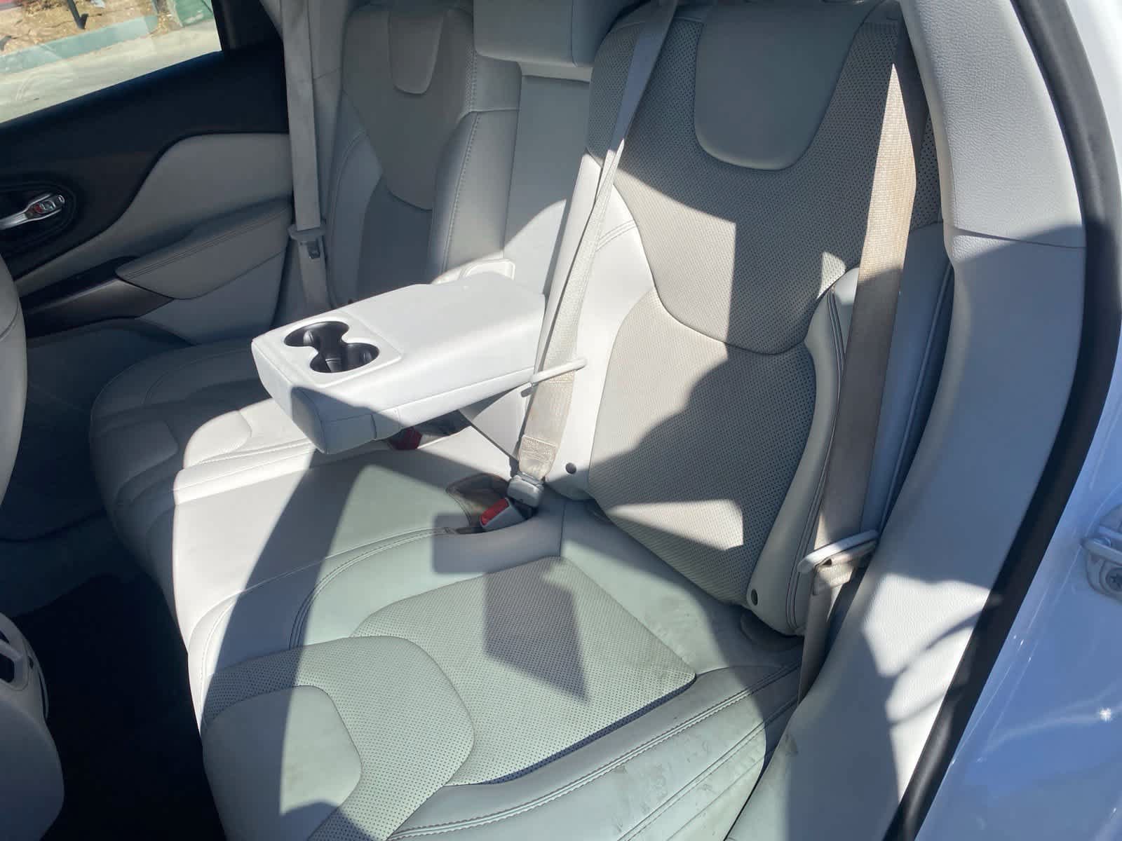Used 2019 Jeep Cherokee Limited FWD image 12