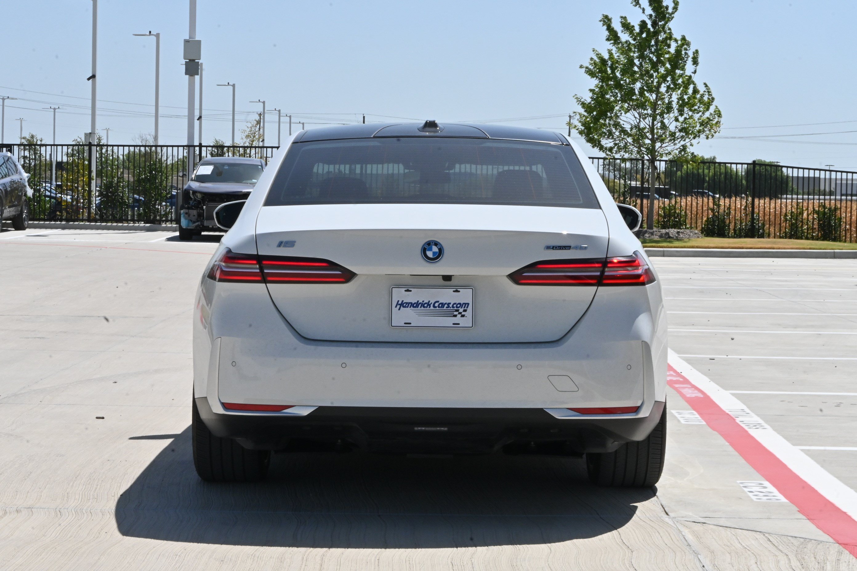 Used 2025 BMW i5 eDrive40i w/ Executive Package RWD image 8
