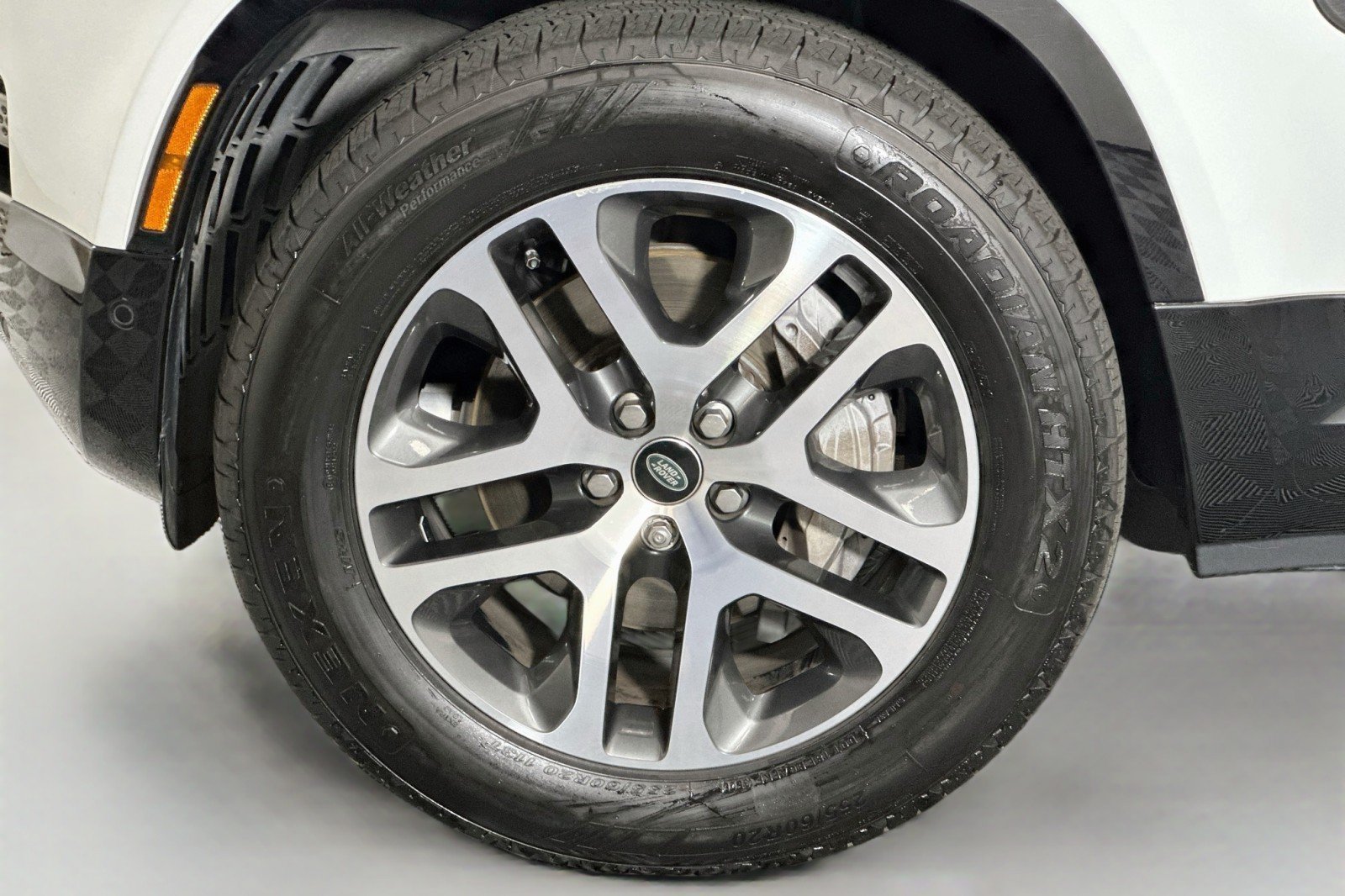 Used 2024 Land Rover Defender 110 X-Dynamic SE AWD/4WD image 11