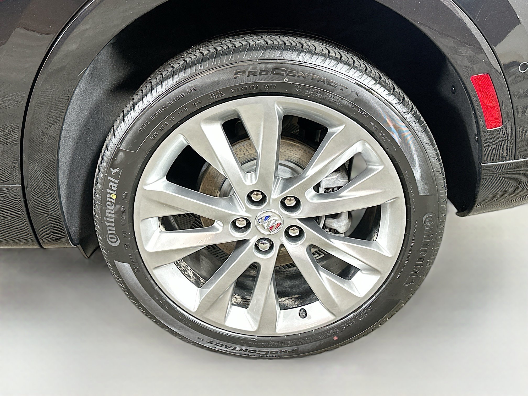 Used 2023 Buick Envision Avenir AWD/4WD image 33