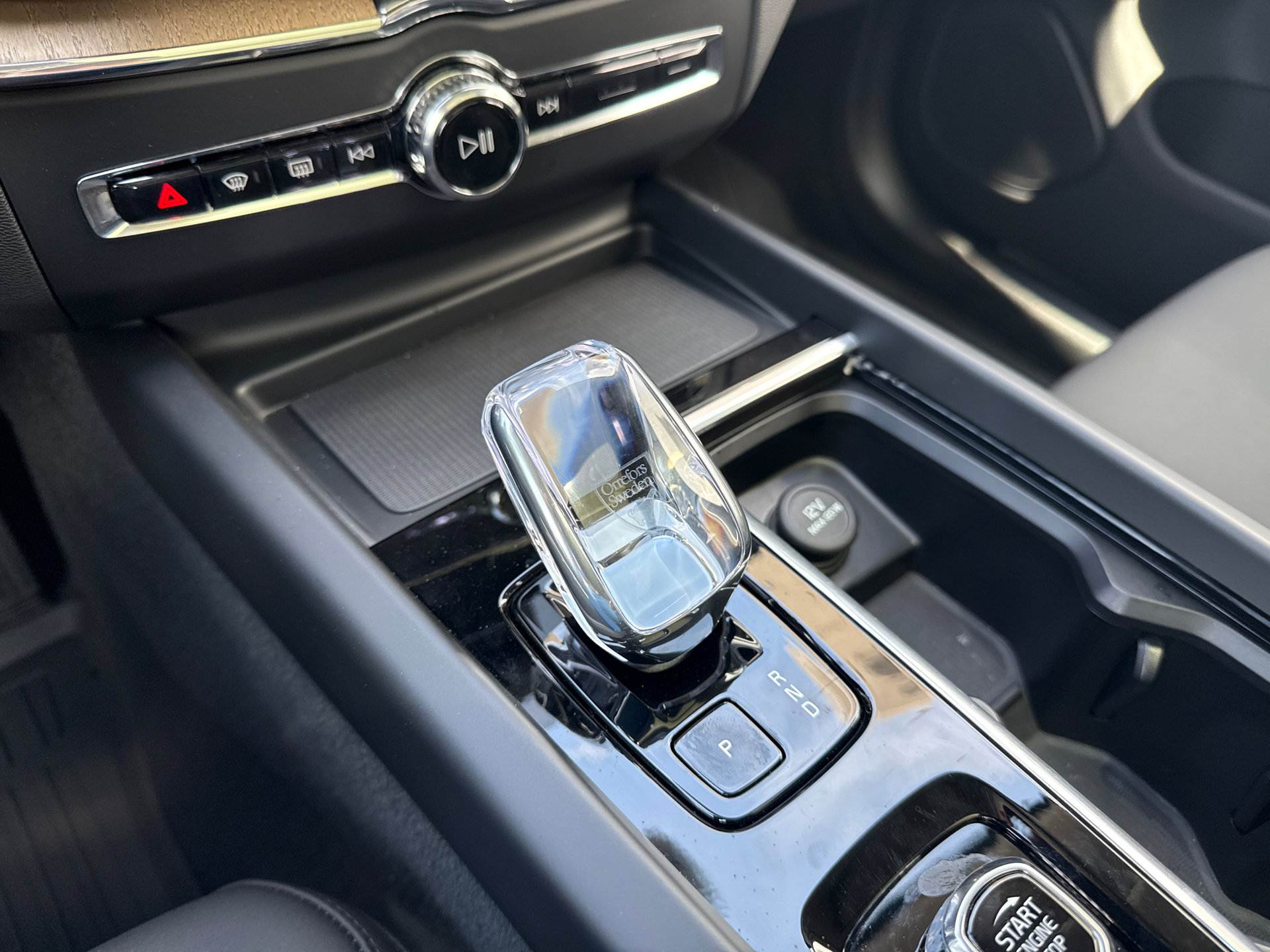 Used 2026 Volvo XC60 B5 Plus w/ Climate Package PRO AWD/4WD image 24