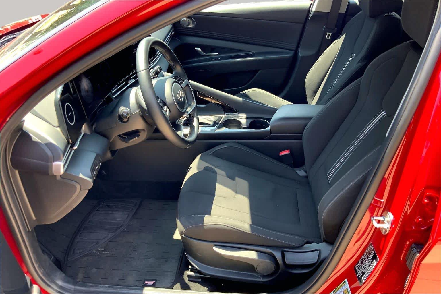 Used 2023 Hyundai Elantra SEL w/ Convenience Package FWD image 8
