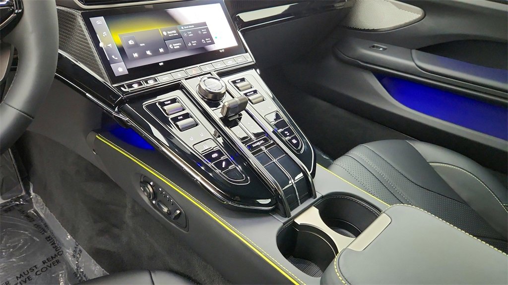 New 2025 Aston Martin V8 Vantage Coupe image 9